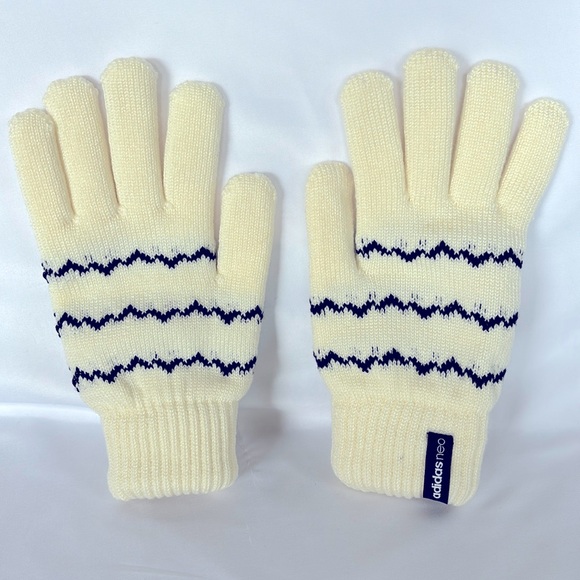 ADIDAS NEON Other - NWOT ADIDAS NEO WARM SOFT UNISEX GLOVES SIZE MEDIUM - IVORY